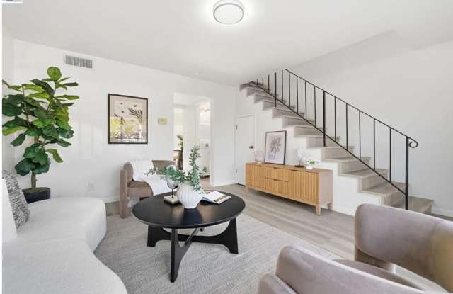$3,150 / 2 BR - Updated Townhome in Prime Union City! photos photos