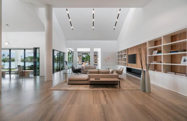 1137 N Biscayne Point Rd - 1137 North Biscayne Point Road, Miami Beach, FL 33141