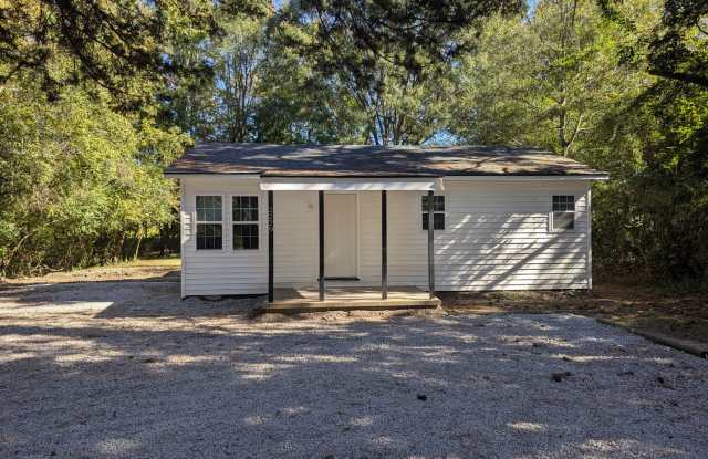 Out of the way 3 Bedroom - 2229 Banks Lane East, Wilson County, NC 27893