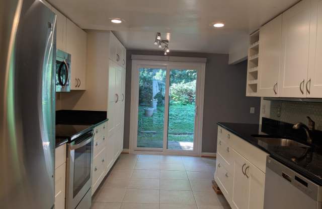 2201 WHEELWRIGHT COURT Gallery 2