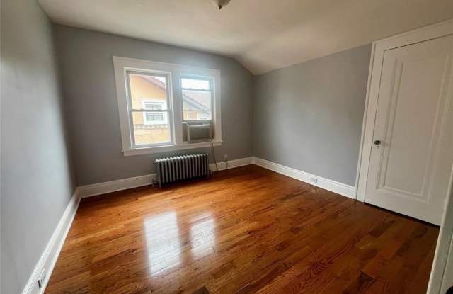 114 Cloverdale Avenue 2 photos photos