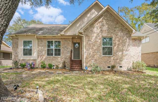 5942 Lattimer Dr - 5942 Lattimer Drive, Houston, TX 77035