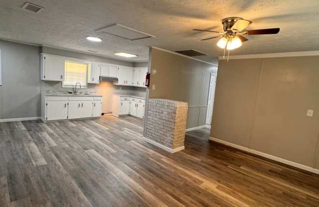 4 Bed 2 Bath House Newly Renovated Gallery 4