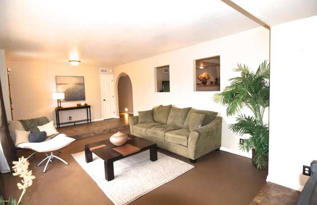 10008 N 33rd Place Gallery 1