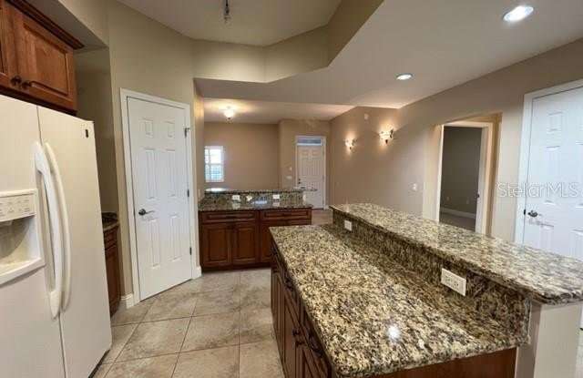 7710 LAKE VISTA Court Gallery 4