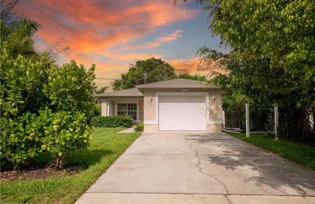 2247 Pineland photos photos