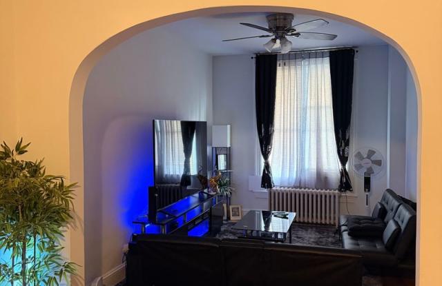 Charming 3BR Townhome in Baltimore photos photos
