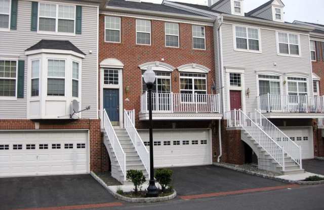 4 TOTTENHAM CT - 4 Tottenham Court, Jersey City, NJ 07305