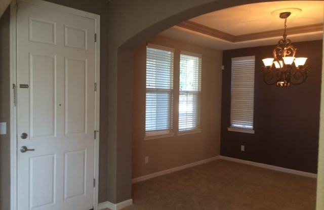 Beautiful Home in Quiet Roseville Neighborhood! Gallery 3