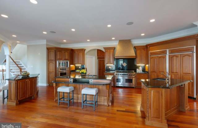 8033 WOODLAND HILLS LANE Gallery 4