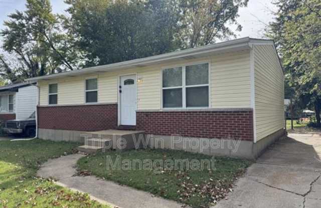 1372 Farmview Ave Gallery 2