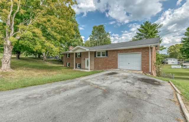 4 bedroom / 2.5 bath home Johnson City TN Gallery 4