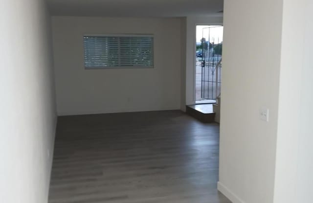 214 E Avenue Q7 Gallery 2
