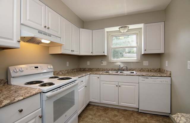 Parkridge Court Apartments - Newly Renovated - Washer  Dryer Hookups - 1080 Parkridge Court, Forest Park, OH 45240