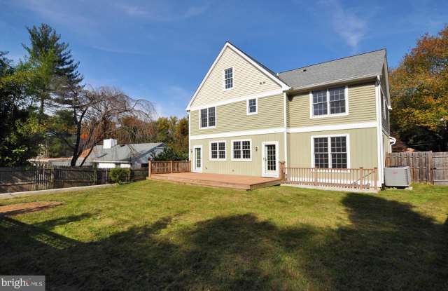 8204 KENTBURY DRIVE Gallery 3