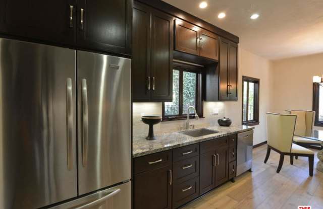 2281 North BEACHWOOD Drive Gallery 4