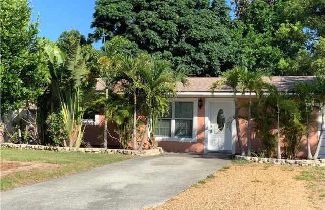 10381 KUMQUAT LANE - 10381 Kumquat Lane, Seminole, FL 33772