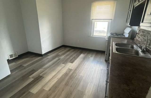 2107 Lake Avenue - Up Gallery 4