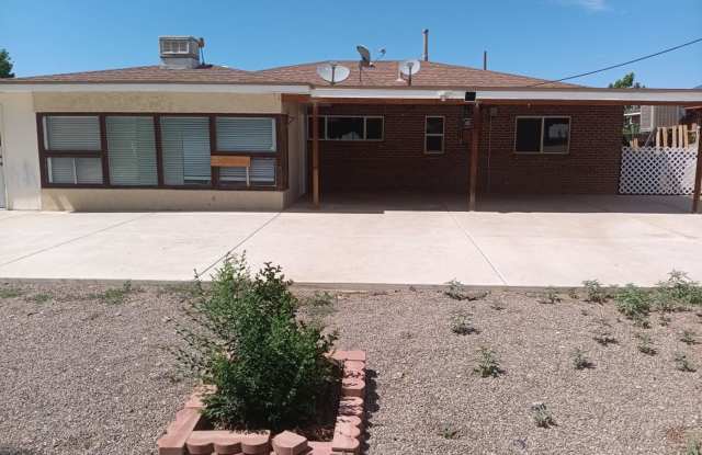 3 Bedroom 2 Bathroom Home located in Northeast Heights!! Gallery 4