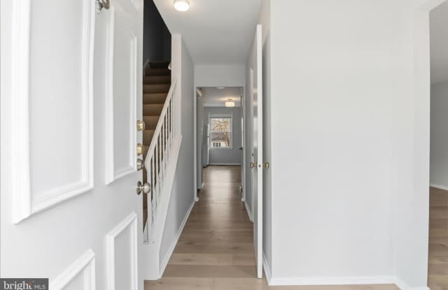 5422 BRIXHAM Court Gallery 3