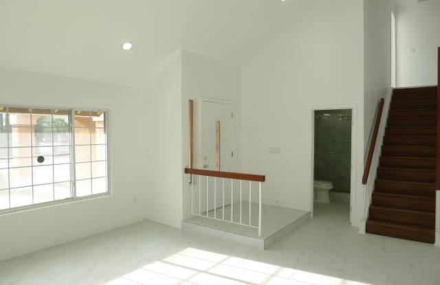 2623 E Maureen St Gallery 2