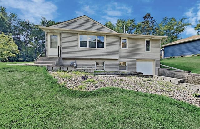 710 Eldridge Avenue W - 710 Eldridge Avenue West, Roseville, MN 55113