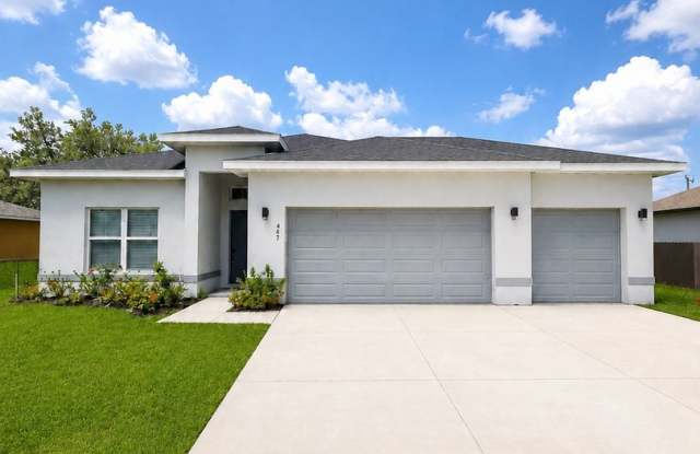 Modern Cape Coral Home with 3-Car Garage – Stylish, Spacious & Nearly New! Gallery 1
