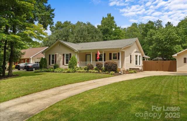 2224 Pinebrook Circle - 2224 Pinebrook Circle, Charlotte, NC 28208