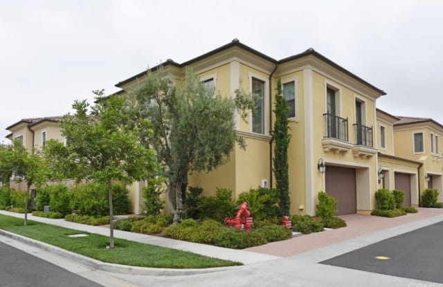258 crescent moon - 258 Crescent Moon, Irvine, CA 92602