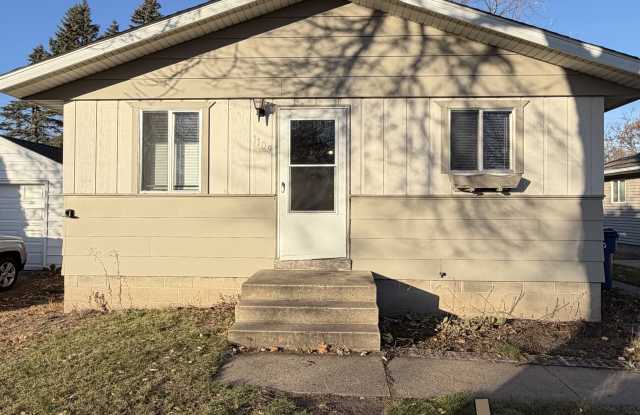 1109 33rd Ave N - 1109 33rd Avenue North, St. Cloud, MN 56303