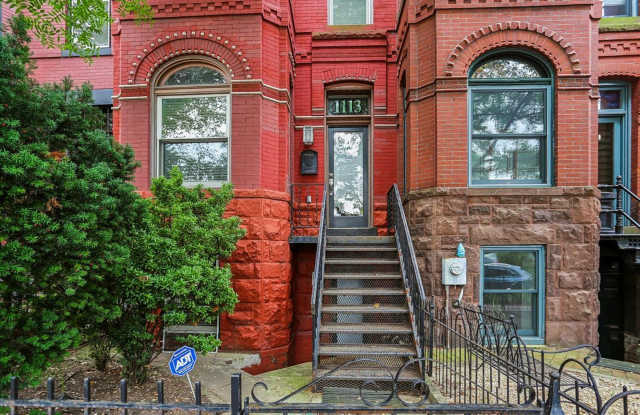 Charming 3 Full Level Rowhome w/ Private Outdoor Courtyard! Garage near Eastern Market photos photos