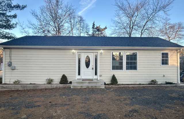 1424 Monmouth Avenue photos photos