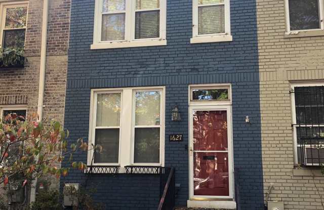 1627 E STREET SE Gallery 2