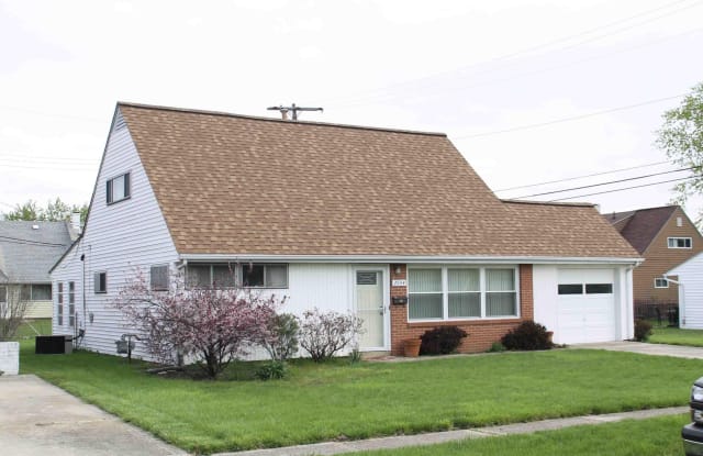 2954 Terry Lane - 2954 Terry Lane, Grove City, OH 43123