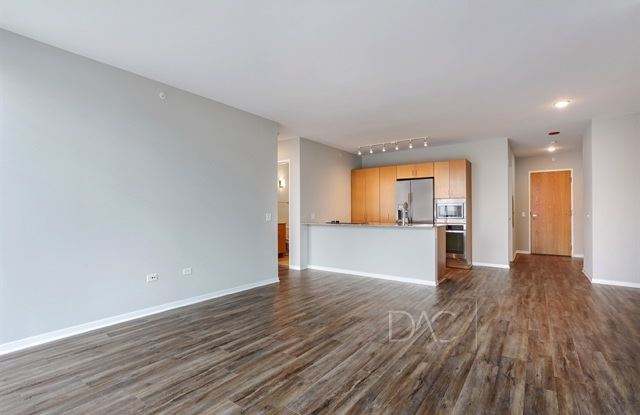 100 E Illinois St Gallery 2