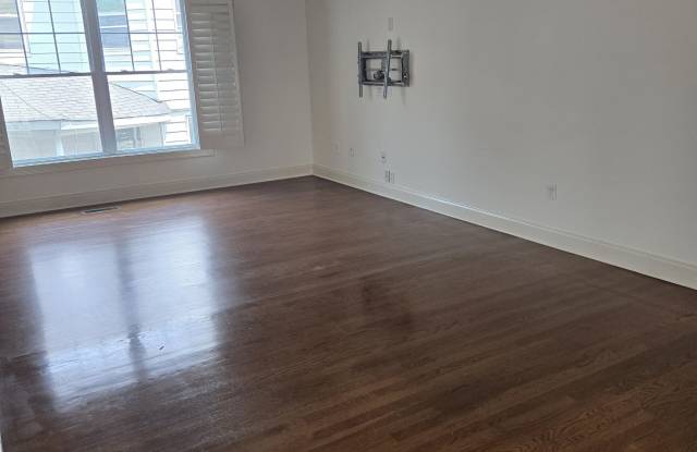 1707 Summer Street Gallery 4
