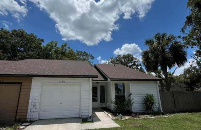 Cul-de-sac location with a fenced in yard. Gallery 3