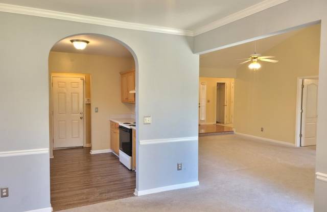 6105 Winston Trce Gallery 4
