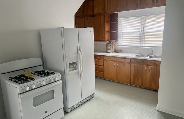 840 Tremont Avenue - Lower photos photos