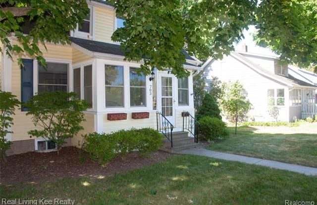 703 1ST Street - 703 1st Street, Rochester, MI 48307