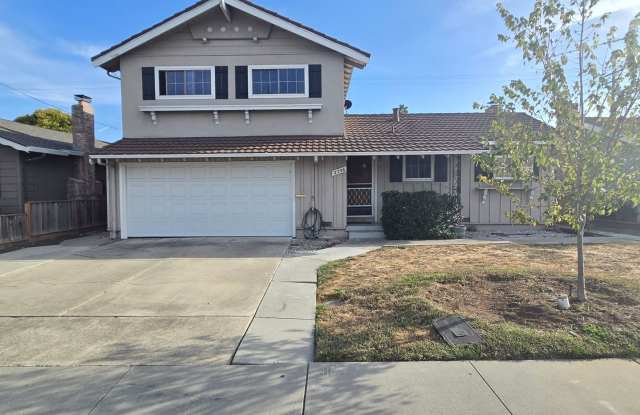 Spacious Split Level Home, Wood Floors, Fresh Paint, Nice Backyard, Great Location! Gallery 1