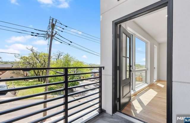 853 Pleasantview Terrace Gallery 4