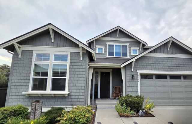 Large 3 bedroom, 3 bath newer build in sought after East Wenatchee neighborhood! photos photos