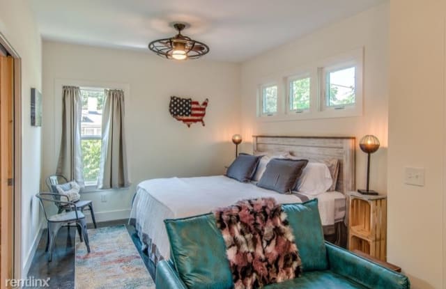 1031 15th Ave S - 1031 15th Avenue South, Nashville, TN 37212