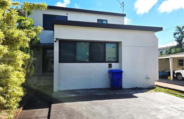 323 SW 31st Ct photos photos