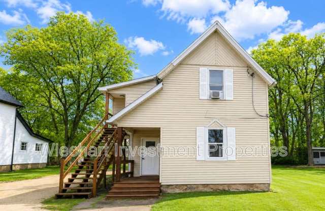 933 1/2 W Wayne St photos photos
