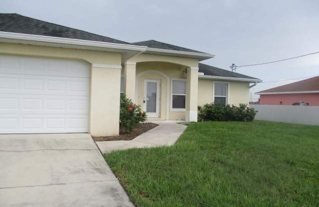 Coming soon  nice 3/2 with newer carpet photos photos