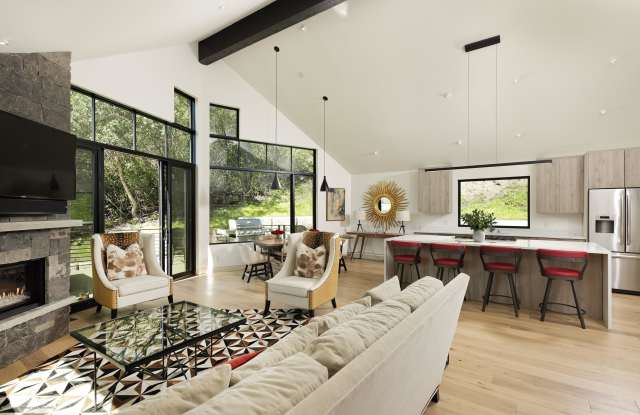73 Sinclair Lane Gallery 2
