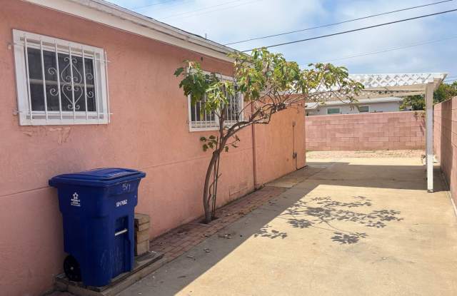 2 bedrooms 2 full bathrooms + attached studio in Chula Vista Gallery 4