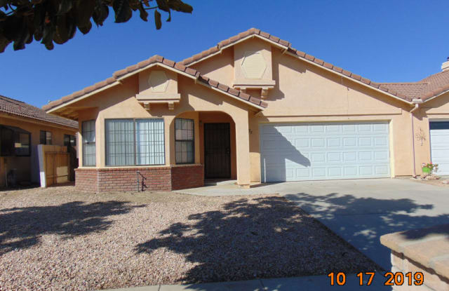 425 Avenida Miravella - 425 Avenida Miravella, Hemet, CA 92545
